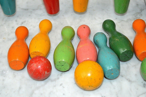 Vintage 18 pc French Wooden Skittles Bowling Pins Balls Game Set Child's Toy
