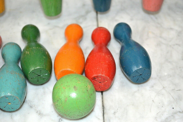 Vintage 18 pc French Wooden Skittles Bowling Pins Balls Game Set Child's Toy