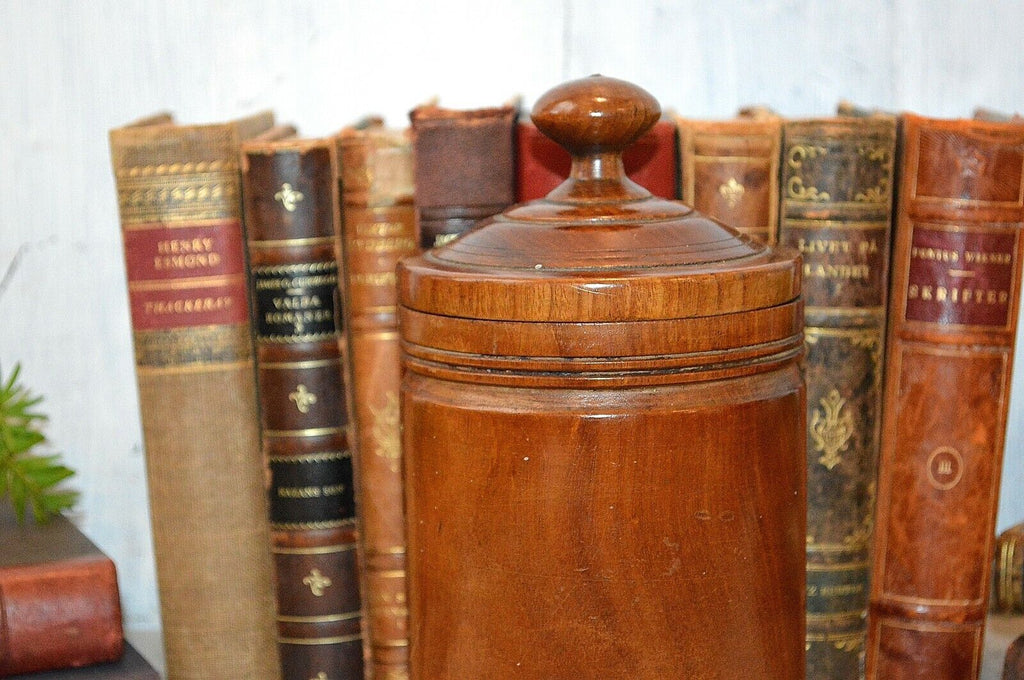 Snuff container(?), cylindrical turned wooden cyli