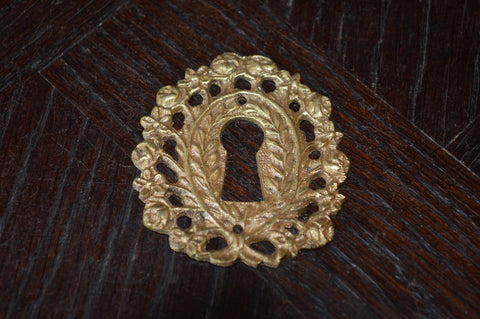 Antique French Escutcheon Bronze Rose Vines Keyhole Hardware - Antique Flea Finds - 1